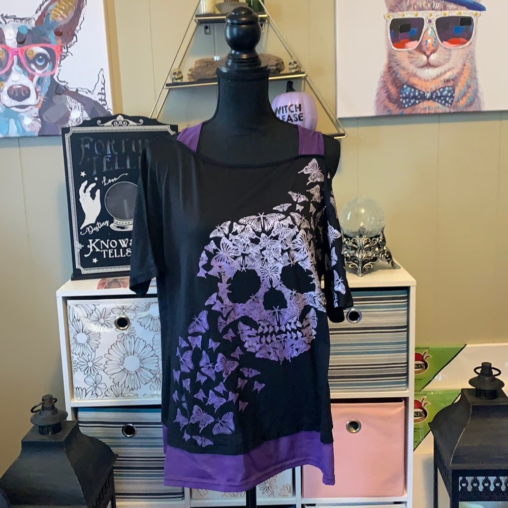 Women’s medium fit skull & butterfly T-shirt